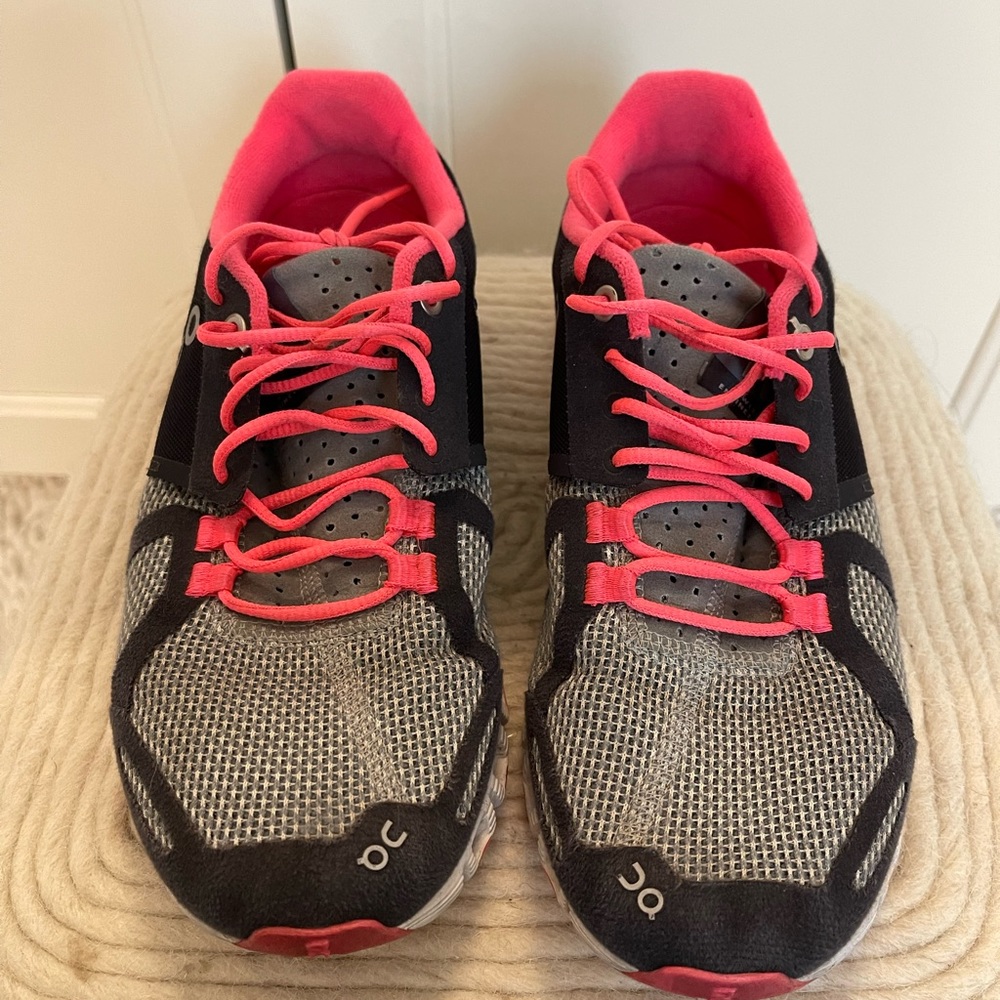On cloud size 7 grey black and pink excellent condition